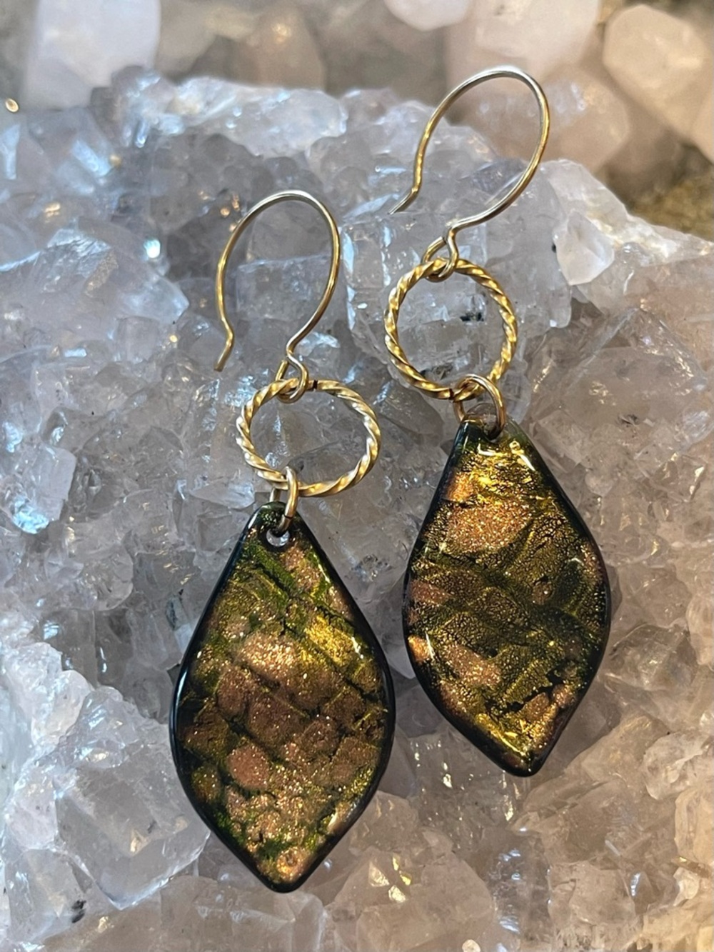 🌑Gold Tone Art Glass Dangle Artisan Earrings🌑